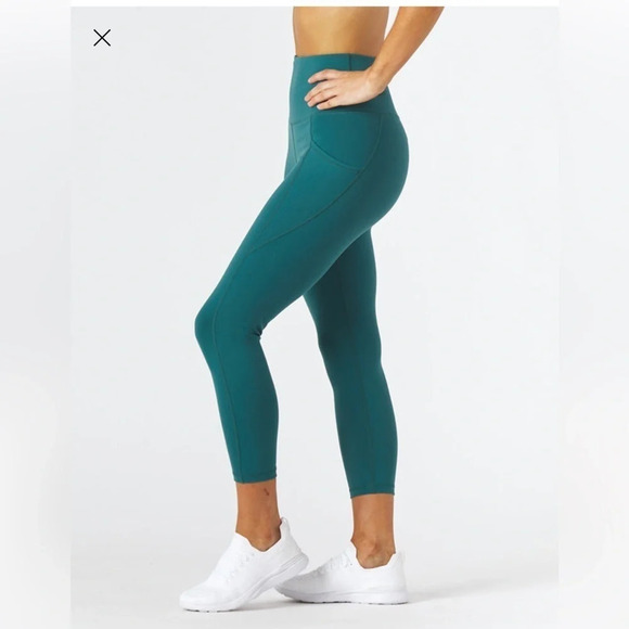 Glyder | High Rise Crop Leggings in green, Size XS - Picture 2 of 9
